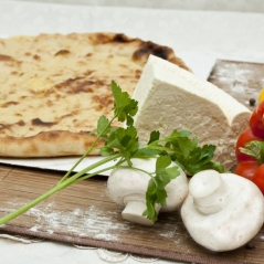 Осетинский пирог с курицей, сыром, грибами и болгарским перцем