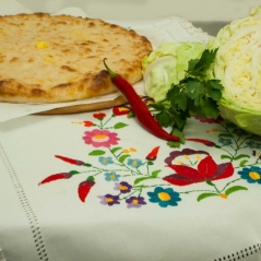 Осетинский пирог с капустой и орехами