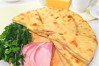 Осетинский пирог с сыром и ветчиной